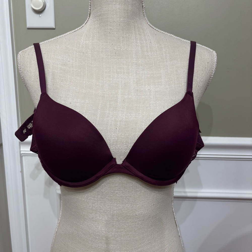 La senza  Bra Smooth Push Up Plunge Bra with Lace Wing‎ plum Sz 32 c